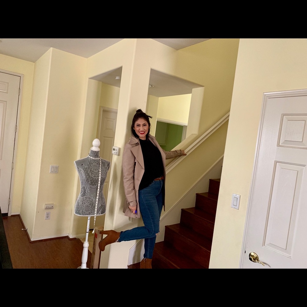 Hello Poshers! - Picture 1 of 8